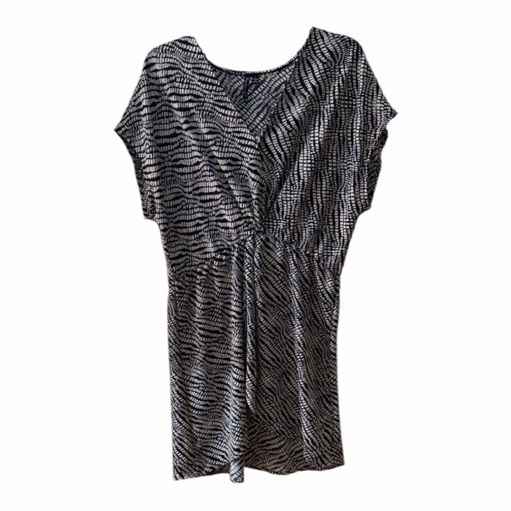 Black & White Patterned Women’s Swim Coverup